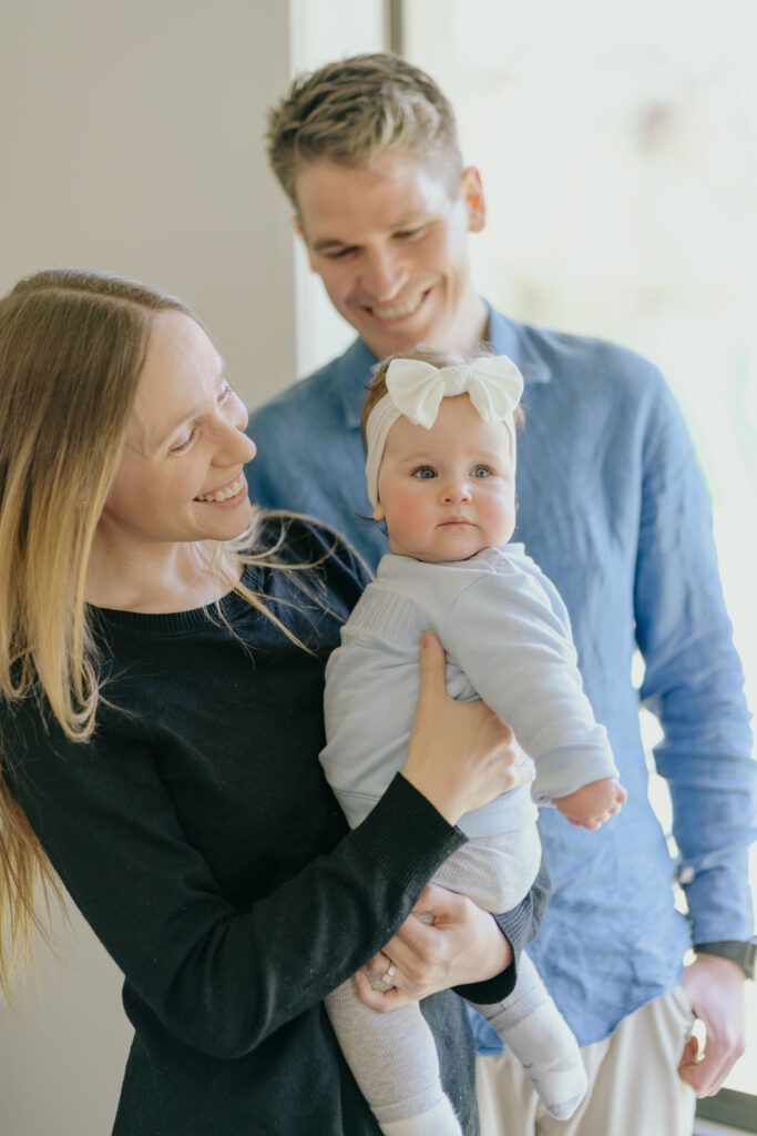 Melbourne extended family session at home, blue out fit inspiration -4