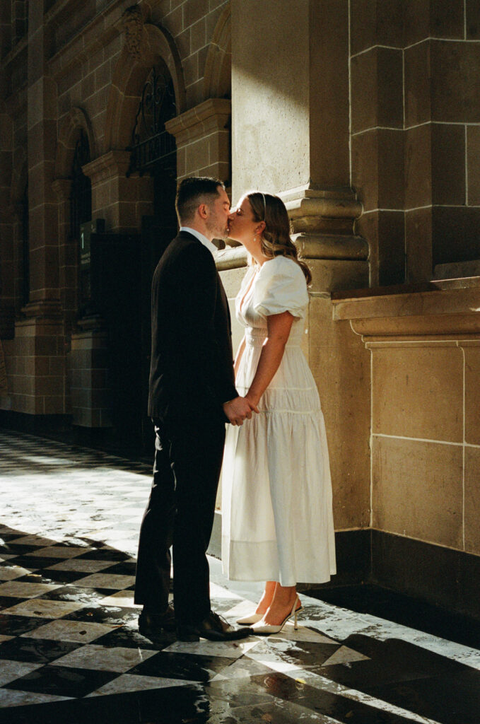 couple kissing at the front of the state library